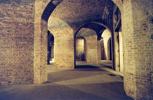 prenzlauer-berg-berlin-unten-wasserspeicher-01 Gewölbekeller im Untergrund im Prenzaluer Berg